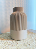 Moderne Deko-Vase in Naturtönen