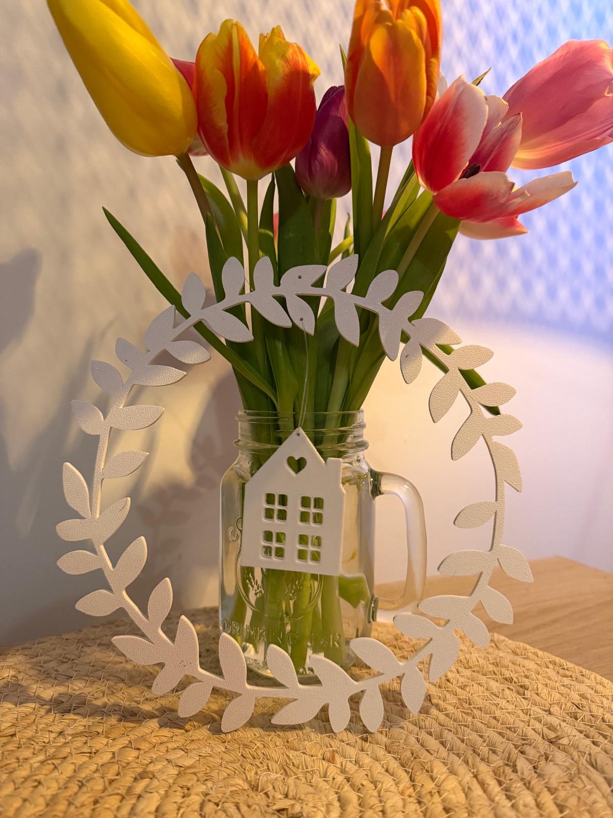 Blätterkranz mit Häuschen-Anhänger